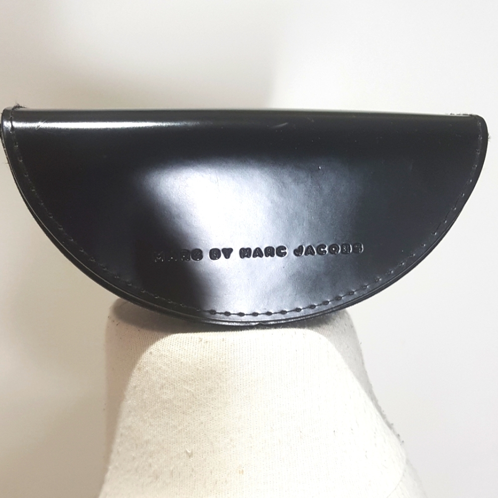 Marc Jacobs sunglass case